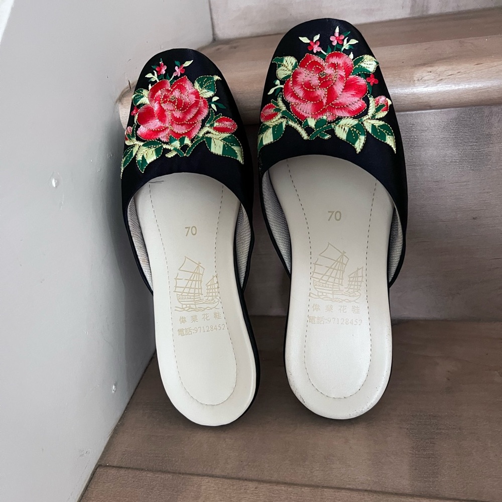 Chinese Slippers - Picture 3 of 4